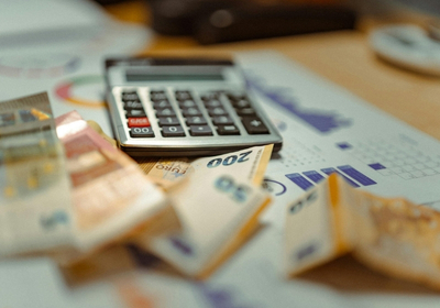 障害者雇用で年収が下がる場合と下がらない場合のイメージ